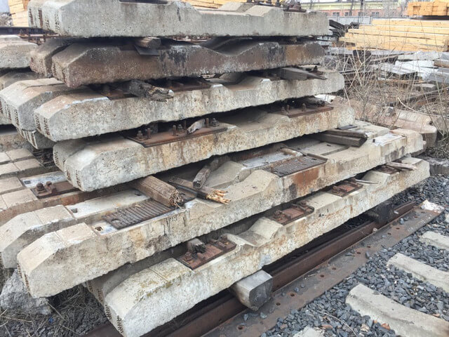 Брус стрелочного перевода железобетонный