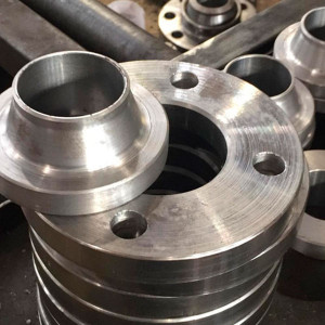 Фланец плоский свободный на хомуте