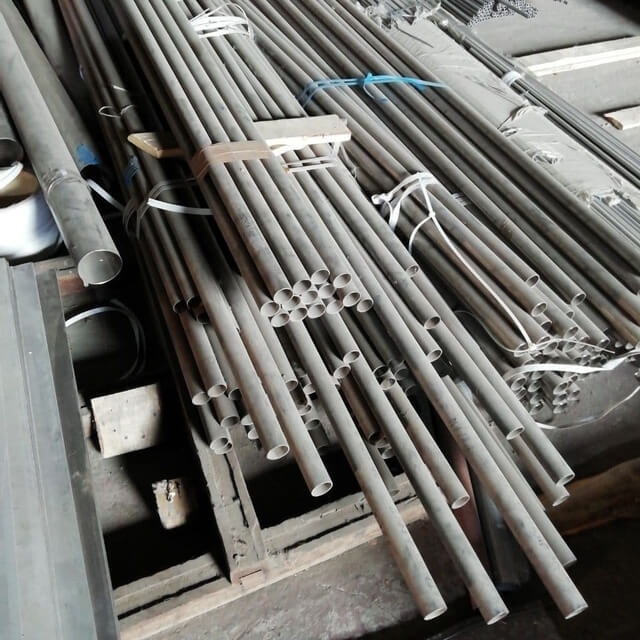 Титановая труба