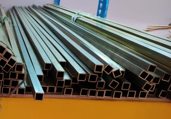 Профильные нержавеющие трубы из стали AISI на складе