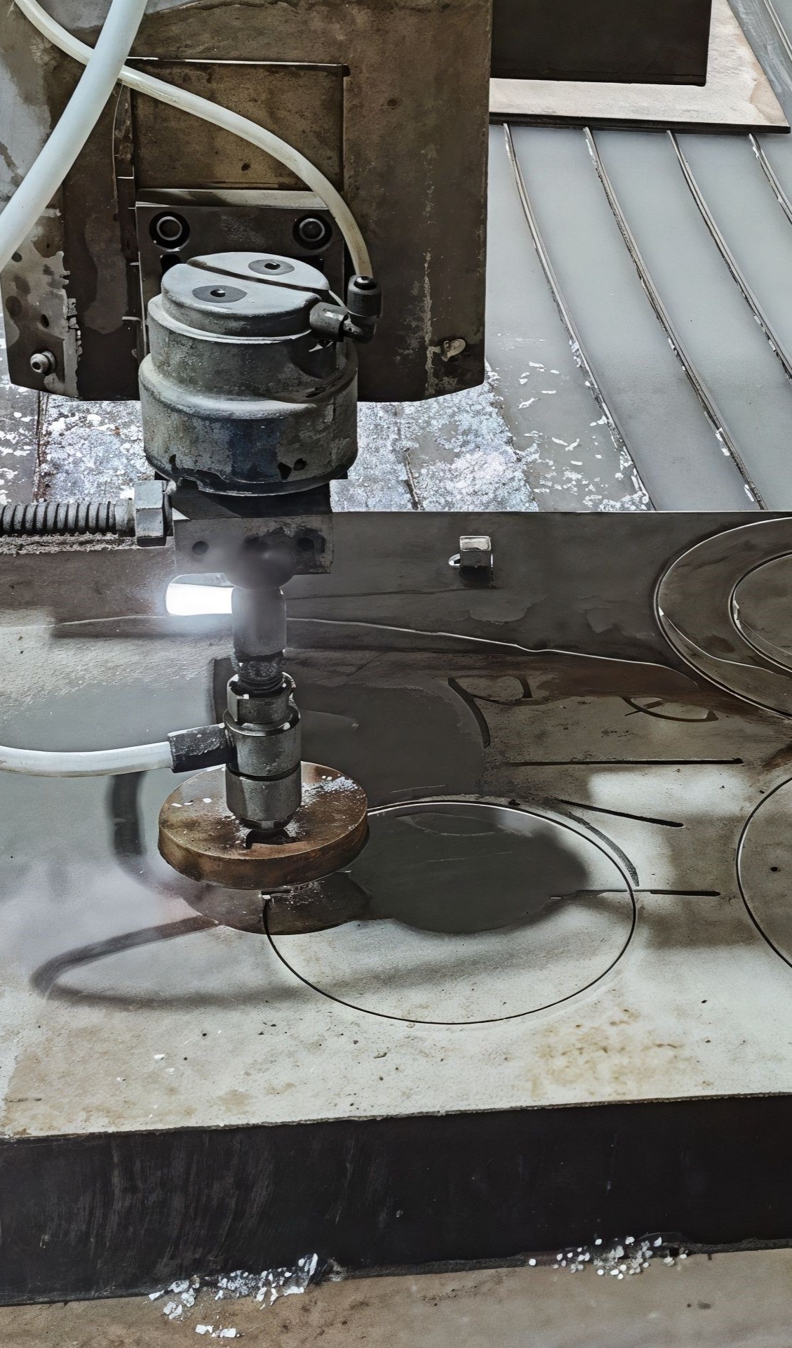 Гидроабразивная резка плиты 20Х23Н18