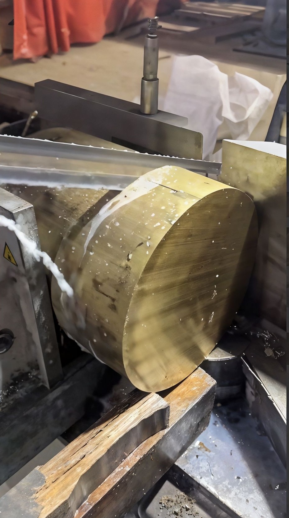 Резка бронзы на ленточнопильном станке