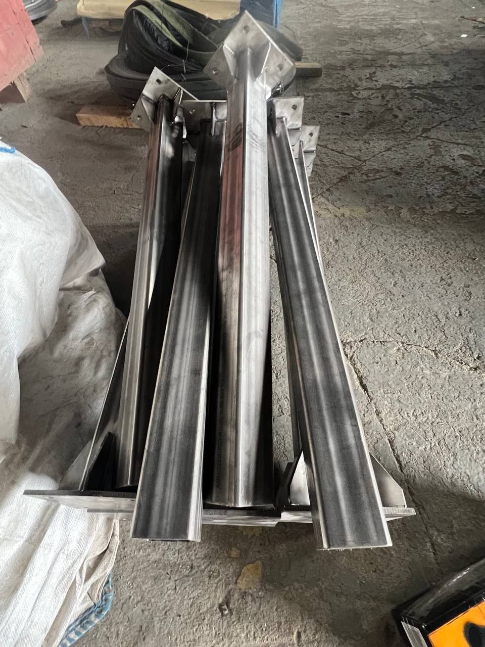 Стойки из нержавеющей стали AISI 304