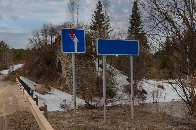 Стойки дорожных знаков