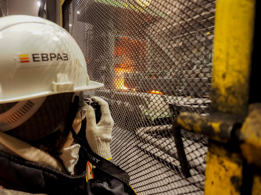 «Евраз» потянулся за бумагой