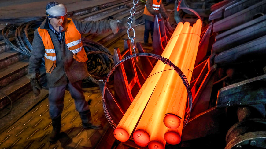 Стройка сортирует металл