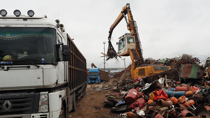 Заводы заломили спрос