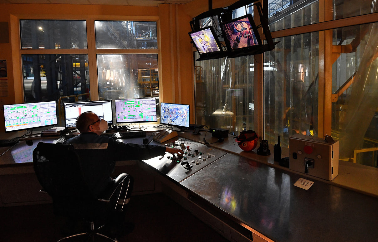 Сталь объезжает поля