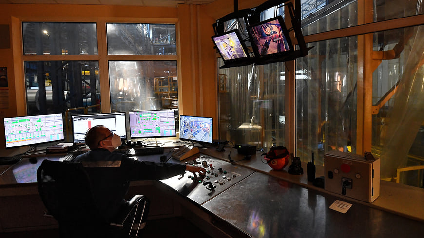 Сталь объезжает поля